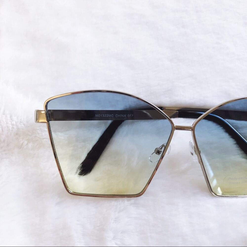 Aubrey Light Blue Gradient Oversized Sunglasses - Picture 2 of 8